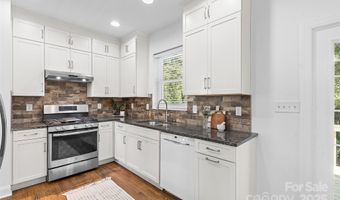 2016 Sablewood Dr, Charlotte, NC 28205