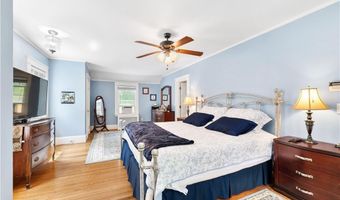 121 Commonwealth Ave, Warwick, RI 02886