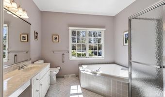 15 Pheasant Ln 15, Bedford, MA 01730