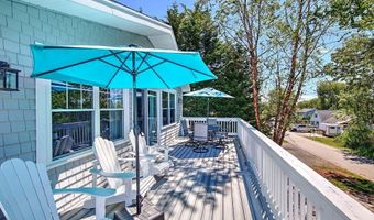 36 Fairway Rd, Narragansett, RI 02882