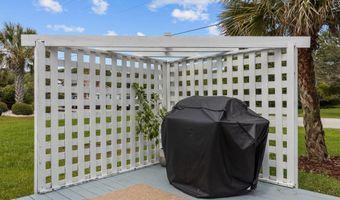 125 Pelican Dr, Atlantic Beach, NC 28512