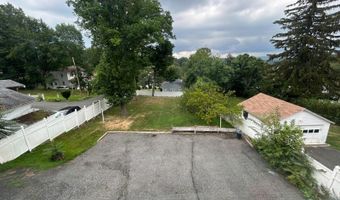 135 W Chrystal St, Andover, NJ 07801