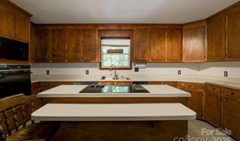 589 White Pines Cir, Camden, SC 29020