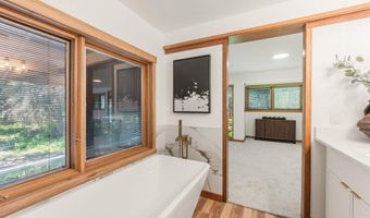 8473 E Apache Trl, Athol, ID 83801