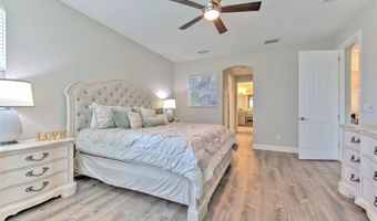 7401 PARADISO Dr, Apollo Beach, FL 33572