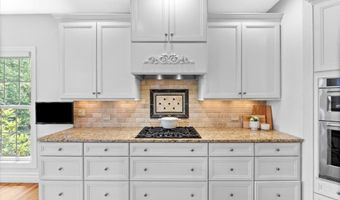 324 Meadowbrook Country Club Est, Ballwin, MO 63011