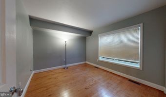 951 S ROLFE St 1, Arlington, VA 22204