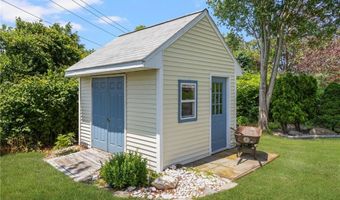 27 Ocean View Dr, Middletown, RI 02842