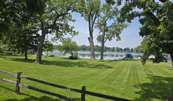 42644 N Lake Dr, Antioch, IL 60002