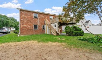 7 Hemlock Ln, Albany, NY 12208