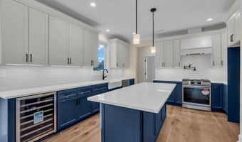 2 Potters Ct, Bayville, NJ 08721