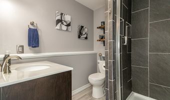 911 Lloyd Ave, Aurora, OH 44202