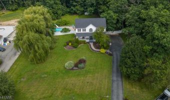 15 Tanglewood Dr, Andover, NJ 07848