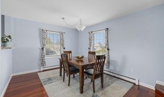136 Corporate Pl, Middletown, RI 02842