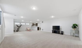 1113 W Lakeway Ct, Andover, KS 67002
