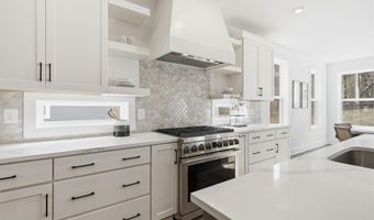 5413 WOODWAY Dr, Alexandria, VA 22310