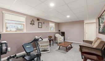 72 Louise St, Auburn, ME 04210