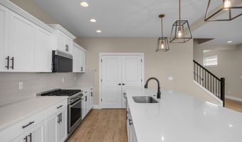 12425 SW SILVERTIP St, Beaverton, OR 97007