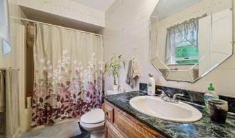 4 Crest Hill Dr, Alloway, NJ 07461