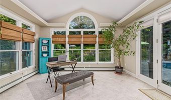 36 Beauchamp Dr, North Kingstown, RI 02874