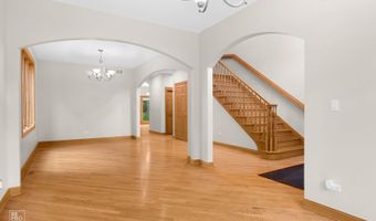 1017 E Red Oak St, Addison, IL 60101