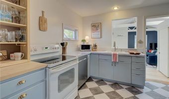 220 Narragansett Ave, Barrington, RI 02806