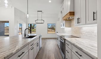 1165 Duke Dr, Bauxite, AR 72011