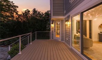 104 Second St, Newport, RI 02840