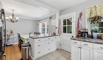 6329 Darlow Dr, Affton, MO 63123