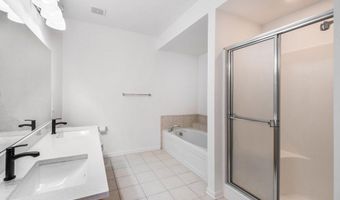 2925 N Knightsbridge Cir, Ann Arbor, MI 48105