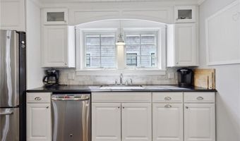 67 Caswell St, Narragansett, RI 02882