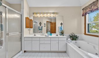 3610 Lakeview Dr, Algonquin, IL 60102