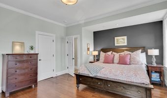 284 Bunker Hill St 4, Boston, MA 02129
