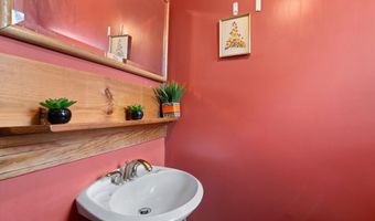 104 Juniper Ridge Rd, Brattleboro, VT 05301