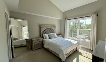 61 Brentwood Cir 66, Danbury, CT 06810