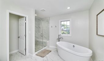1093 Del Ebro Dr, Ballwin, MO 63011