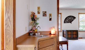 200 GREENTREE Cir, Aurora, OH 44202