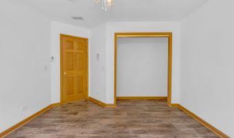 2 Echowood Dr, Algonquin, IL 60102