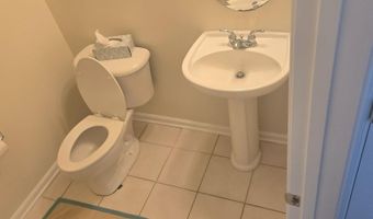 303 SCHOONER Ln 102, Berlin, MD 21811