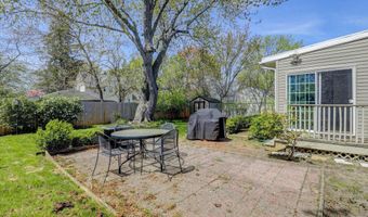 126 9th St, Belford, NJ 07718