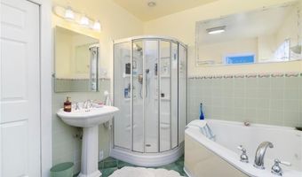 55 Hunter Ave, Newport, RI 02840