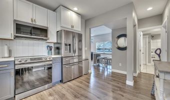 41 Dewey St, Arnolds Park, IA 51331