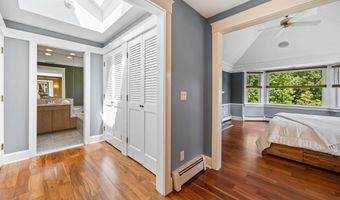 754 Rustic Ln, Cheshire, CT 06410