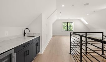 112 N HIGHLAND St, Arlington, VA 22201