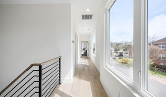 2001 N GEORGE MASON Dr, Arlington, VA 22207