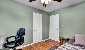 1 Somerset Rd W, Amityville, NY 11701