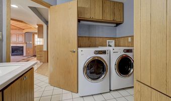 2207 S GLADYS Ave, Appleton, WI 54915