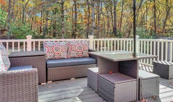 89 Narrow Ln, Charlestown, RI 02813