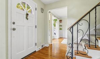 102 Winston Rd, Akron, OH 44313