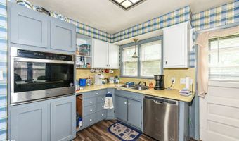 2420 E 40th St, Anderson, IN 46013